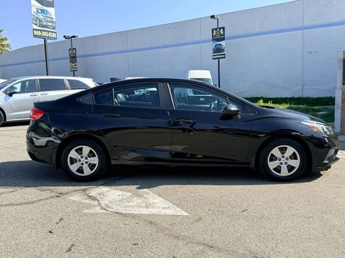 Used 2017 Chevrolet Cruze LS image 4