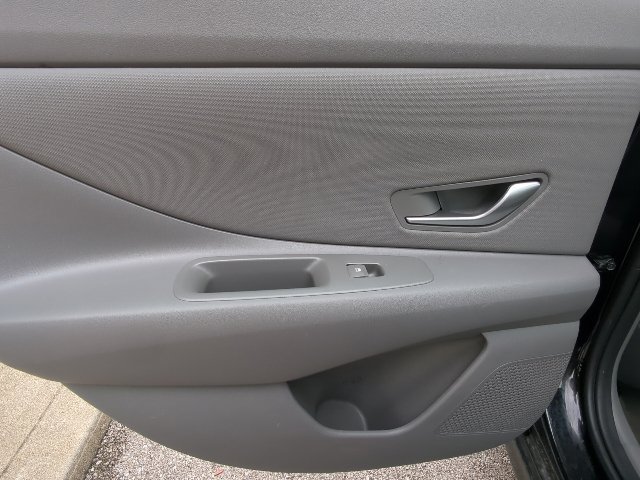 Used 2025 Hyundai Elantra SEL FWD image 25