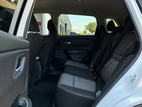 Used 2025 Nissan Rogue SV FWD image 12
