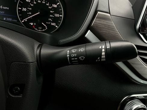 Used 2025 Nissan Altima 2.5 SV image 34