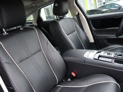 Used 2019 Jaguar XJ R-Sport image 26