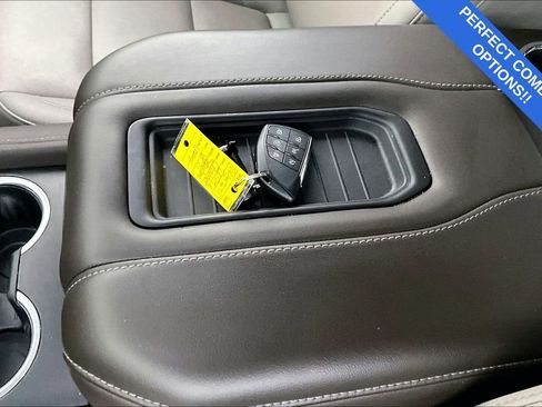 Used 2024 Chevrolet Suburban Z71 w/ Luxury Package image 14