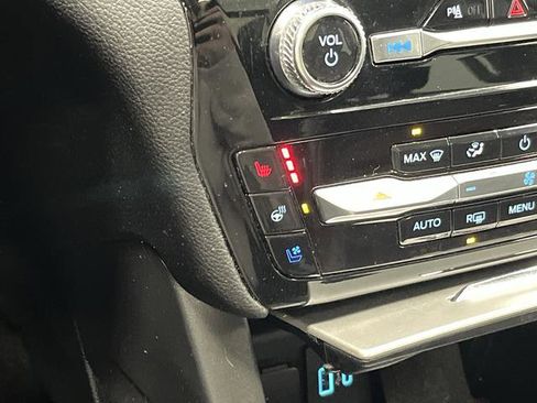 Used 2023 Ford Explorer Limited image 8