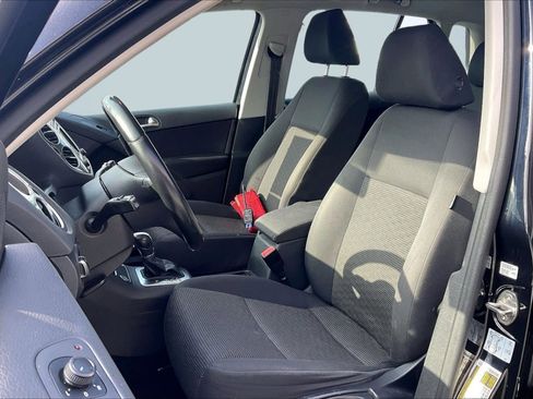 Used 2017 Volkswagen Tiguan Limited w/ Premium Package image 25