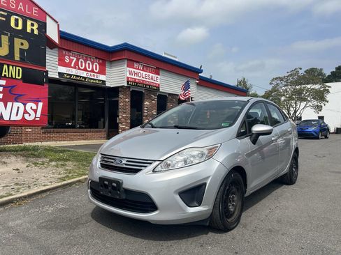 Used 2012 Ford Fiesta SE image 1