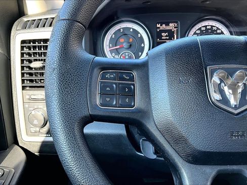Used 2015 RAM 1500 Express RWD image 23