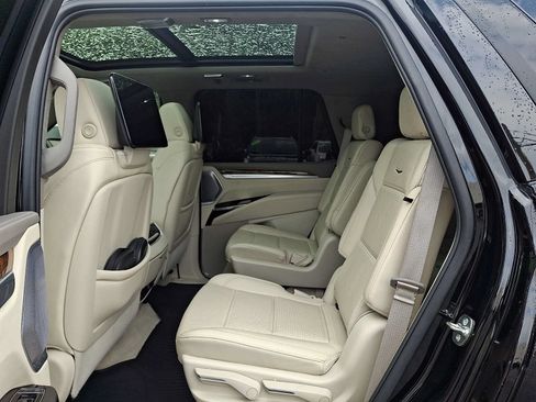 Certified 2025 Cadillac Escalade Sport Platinum w/ LPO, Floor Liner Package AWD/4WD image 10