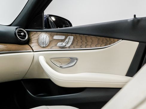 Used 2023 Mercedes-Benz E 350 4MATIC Sedan image 28