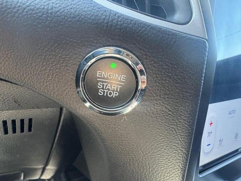 Used 2024 Ford Edge SEL w/ Convenience Package image 17