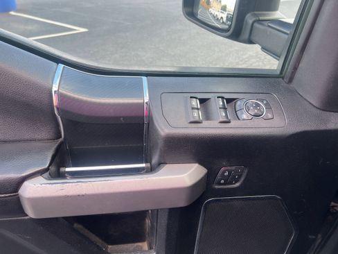 Used 2018 Ford F150 Lariat w/ Equipment Group 502A Luxury AWD/4WD image 18