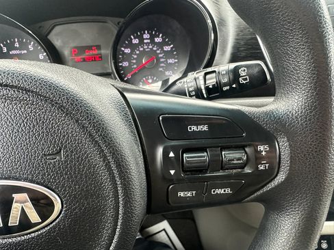 Used 2016 Kia Sedona LX w/ LX Convenience Package FWD image 18