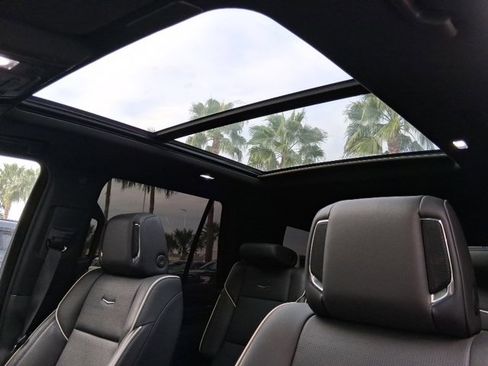 Used 2024 Cadillac Escalade Premium Luxury image 16