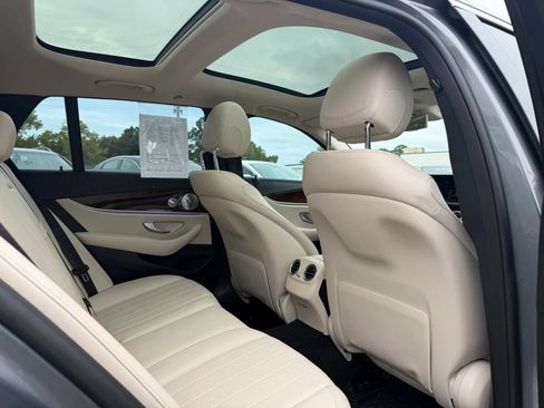 Used 2017 Mercedes-Benz E 400 4MATIC Wagon image 23