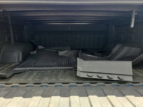 Used 2021 Chevrolet Silverado 1500 LT AWD/4WD image 9