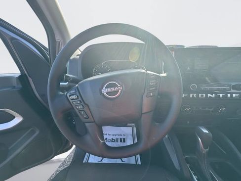 Certified 2025 Nissan Frontier SV RWD image 17