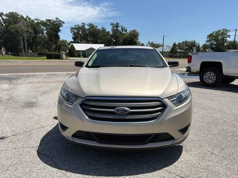 Used 2018 Ford Taurus SE FWD image 2