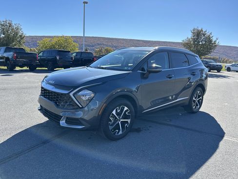 Used 2023 Kia Sportage EX image 3