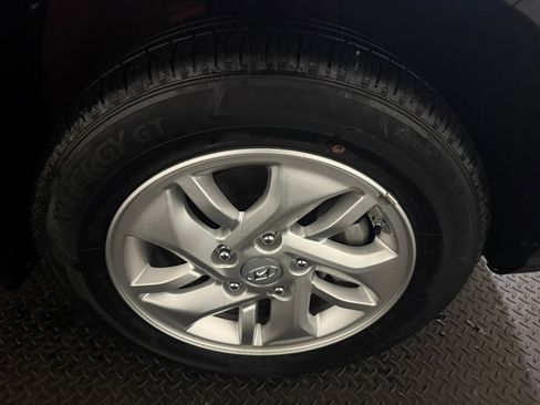 Certified 2023 Hyundai Venue SE image 16