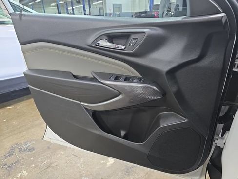 Used 2024 Chevrolet Trax ACTIV w/ Sunroof Package FWD image 27