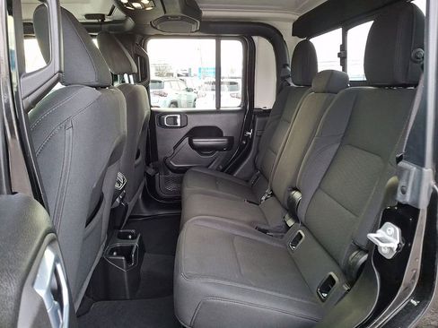 Used 2021 Jeep Gladiator Sport image 13
