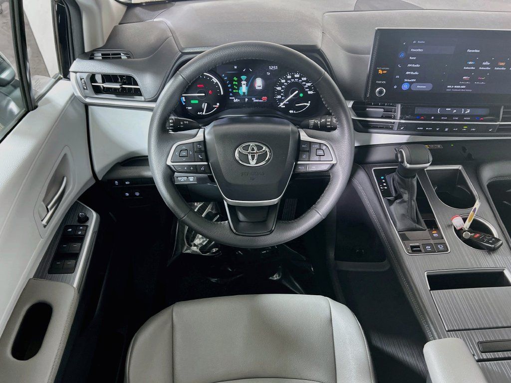 Certified 2026 Toyota Sienna XLE FWD image 20