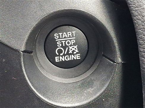 Used 2021 Jeep Compass Latitude w/ Driver Assistance Group image 25