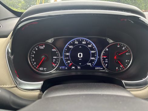 Used 2023 Chevrolet Traverse Premier FWD image 18