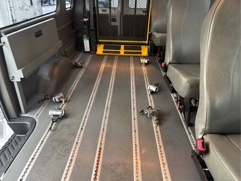 Used 2013 Ford E-250 and Econoline 250 Extended Van 3D w/ PWR Group image 20