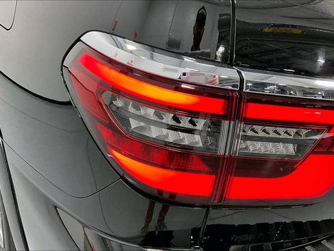 Used 2022 Nissan Armada SL image 38