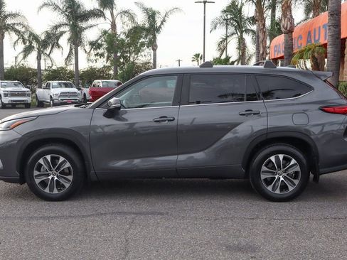 Used 2021 Toyota Highlander XLE image 5