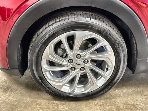 Used 2022 Chevrolet Bolt EUV LT w/ Comfort Package image 30