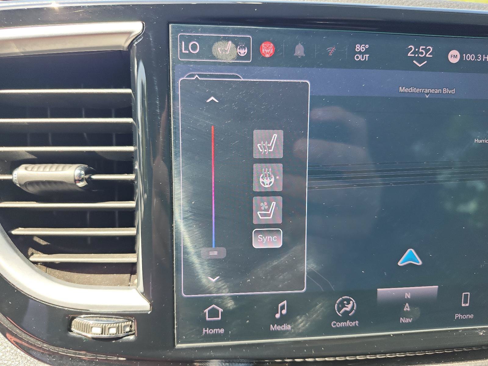Used 2025 Chrysler Pacifica Limited FWD image 18