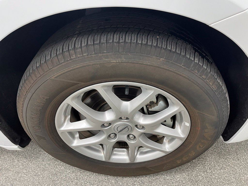 Used 2024 Chrysler Pacifica Touring-L FWD image 18