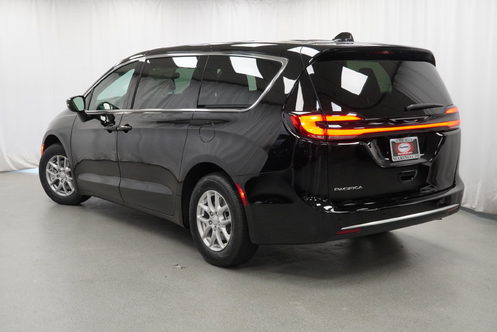 New 2027 Chrysler Pacifica Select FWD image 13