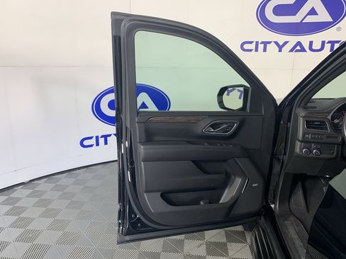 Used 2021 Chevrolet Suburban LT RWD image 13