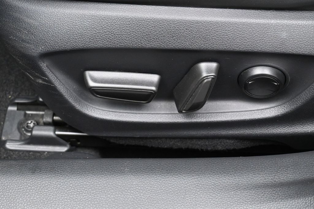 Certified 2024 Toyota Prius XLE FWD image 10