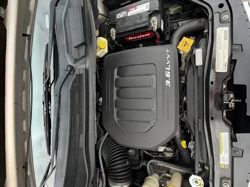 Used 2012 Dodge Grand Caravan SXT w/ UConnect Hands-Free Group FWD image 31