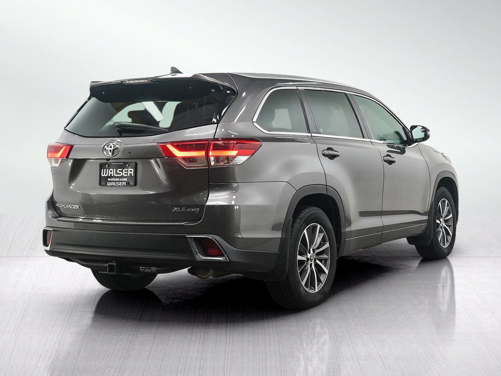 Used 2018 Toyota Highlander XLE AWD/4WD image 5