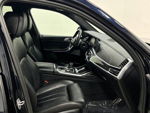 Used 2022 BMW X7 M50i w/ Cold Weather Package image 38
