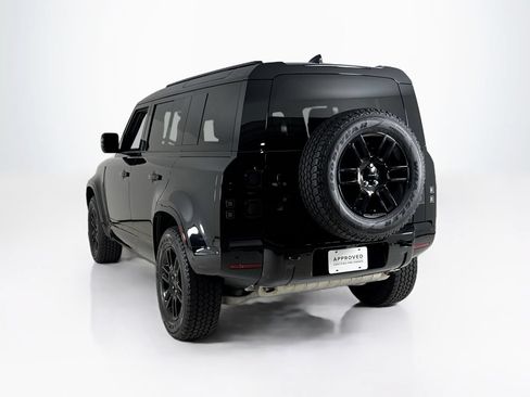 Used 2026 Land Rover Defender 110 X-Dynamic SE AWD/4WD image 3