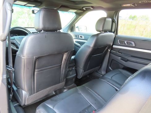Used 2016 Ford Explorer XLT w/ Equipment Group 202A AWD/4WD image 25