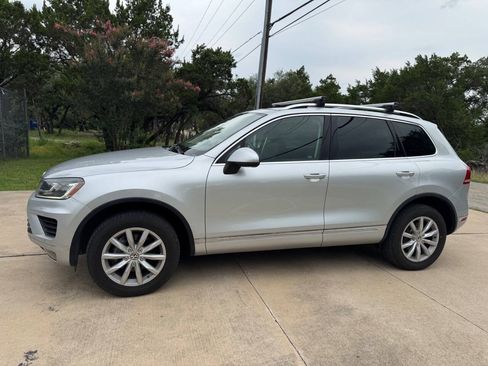 Used 2016 Volkswagen Touareg Sport AWD/4WD image 4