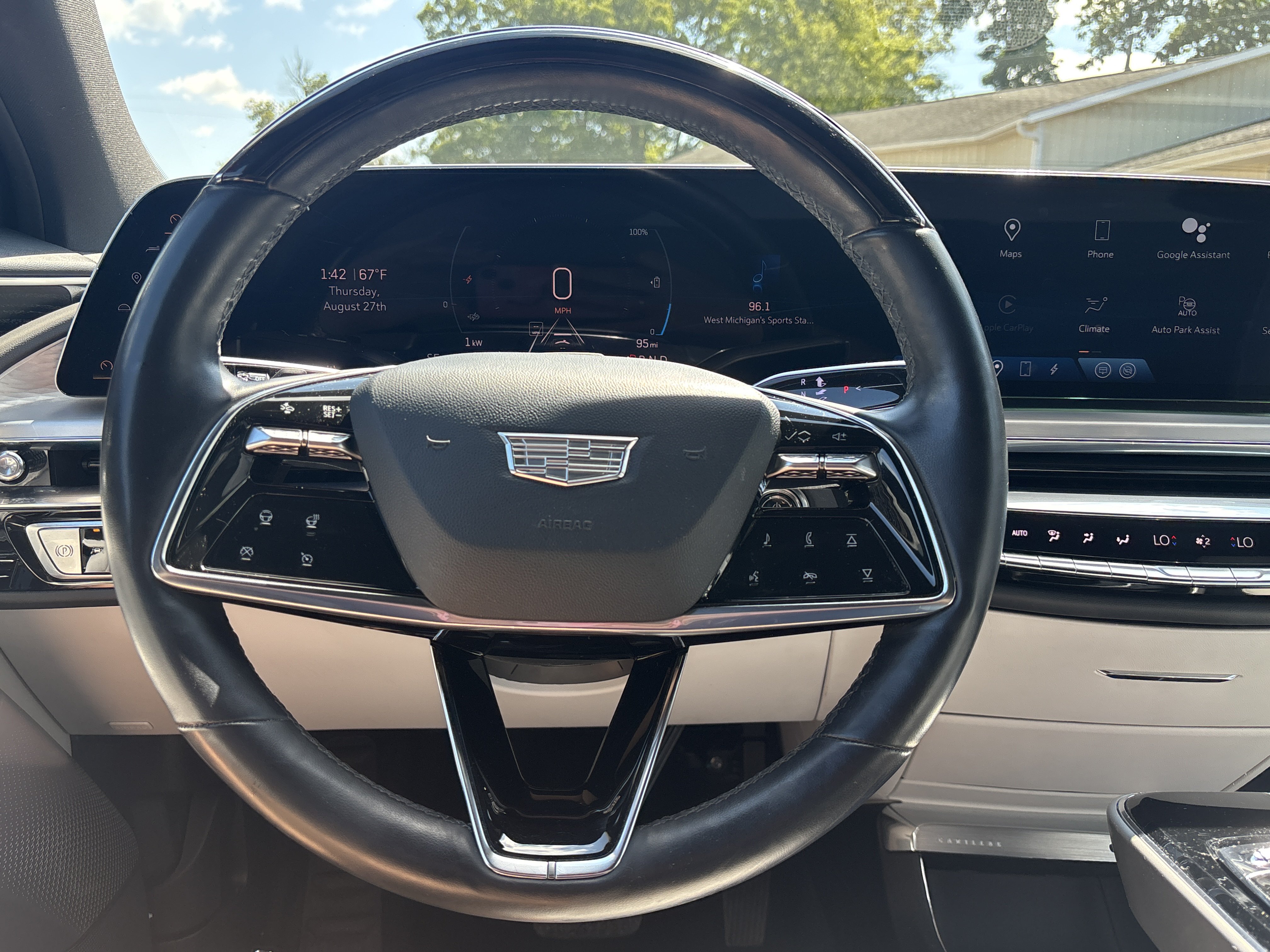 Used 2023 Cadillac Lyriq 2WD image 27