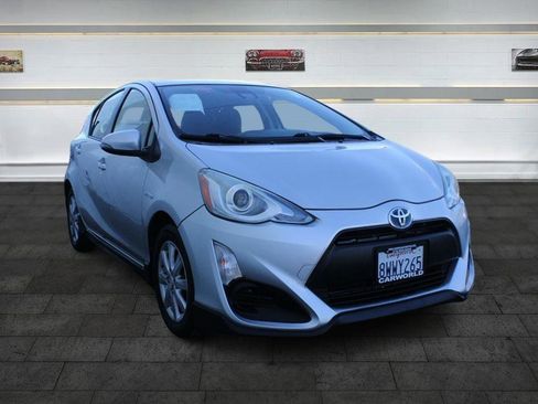Used 2017 Toyota Prius C Two image 1