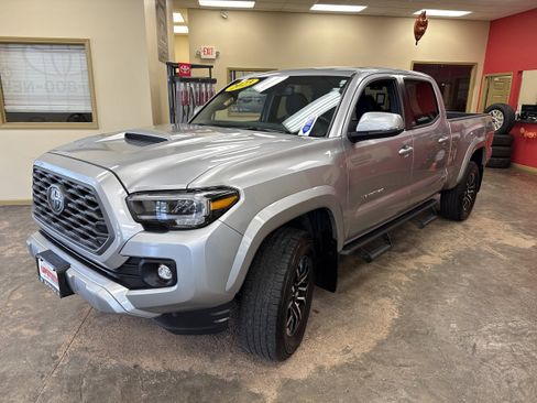Used 2023 Toyota Tacoma TRD Sport image 3
