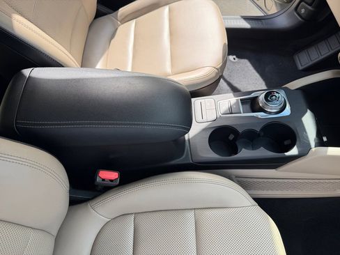 Used 2021 Ford Escape SEL image 22