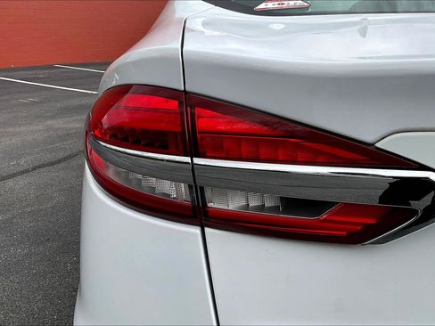 Used 2020 Ford Fusion SE FWD image 23