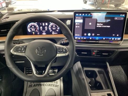 Used 2026 Volkswagen Tiguan SEL R-Line AWD/4WD image 6