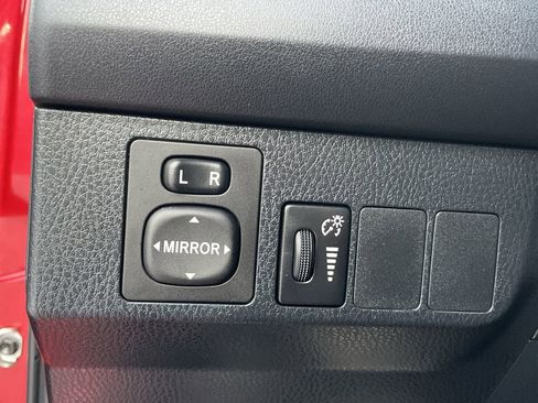 Used 2016 Toyota RAV4 LE FWD image 19