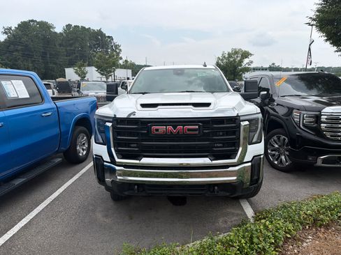 Used 2025 GMC Sierra 2500 Pro AWD/4WD image 2